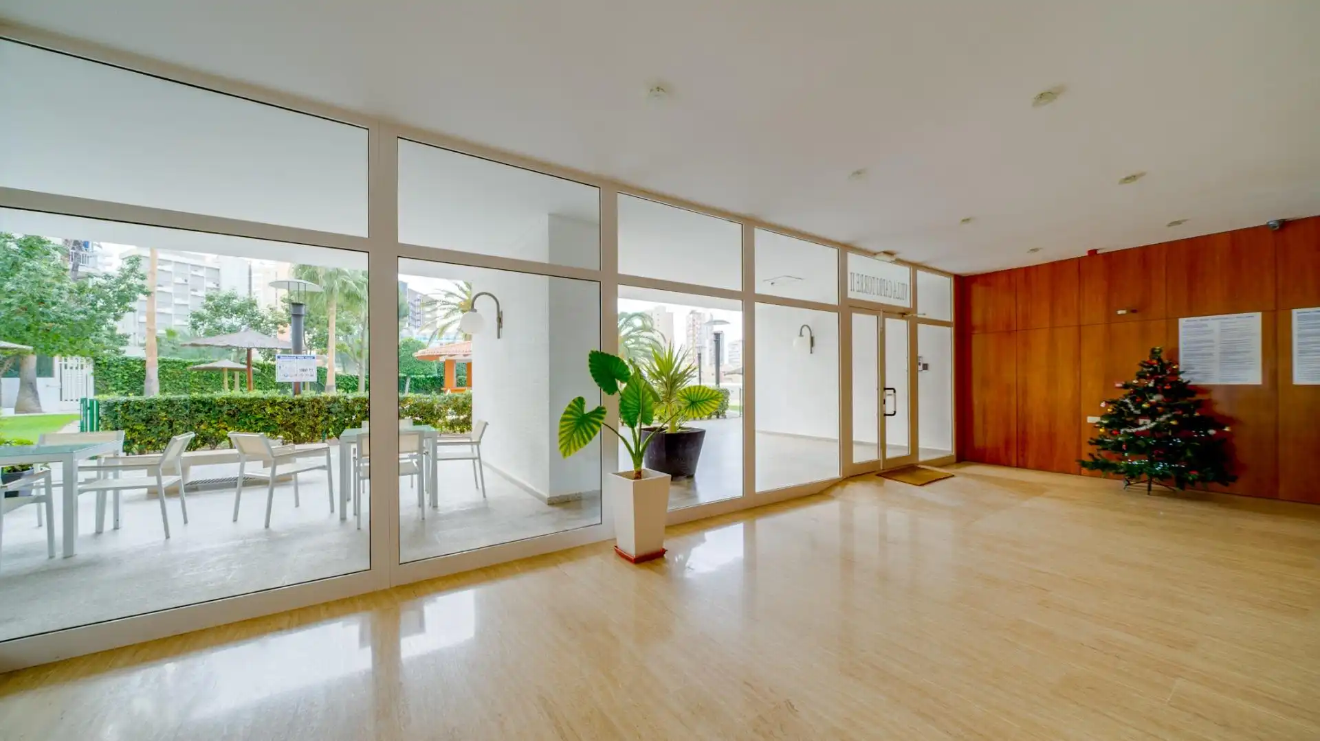 Apartamento de alquiler en Benidorm con Aire acondicionado, Calefacción y Jardín privado