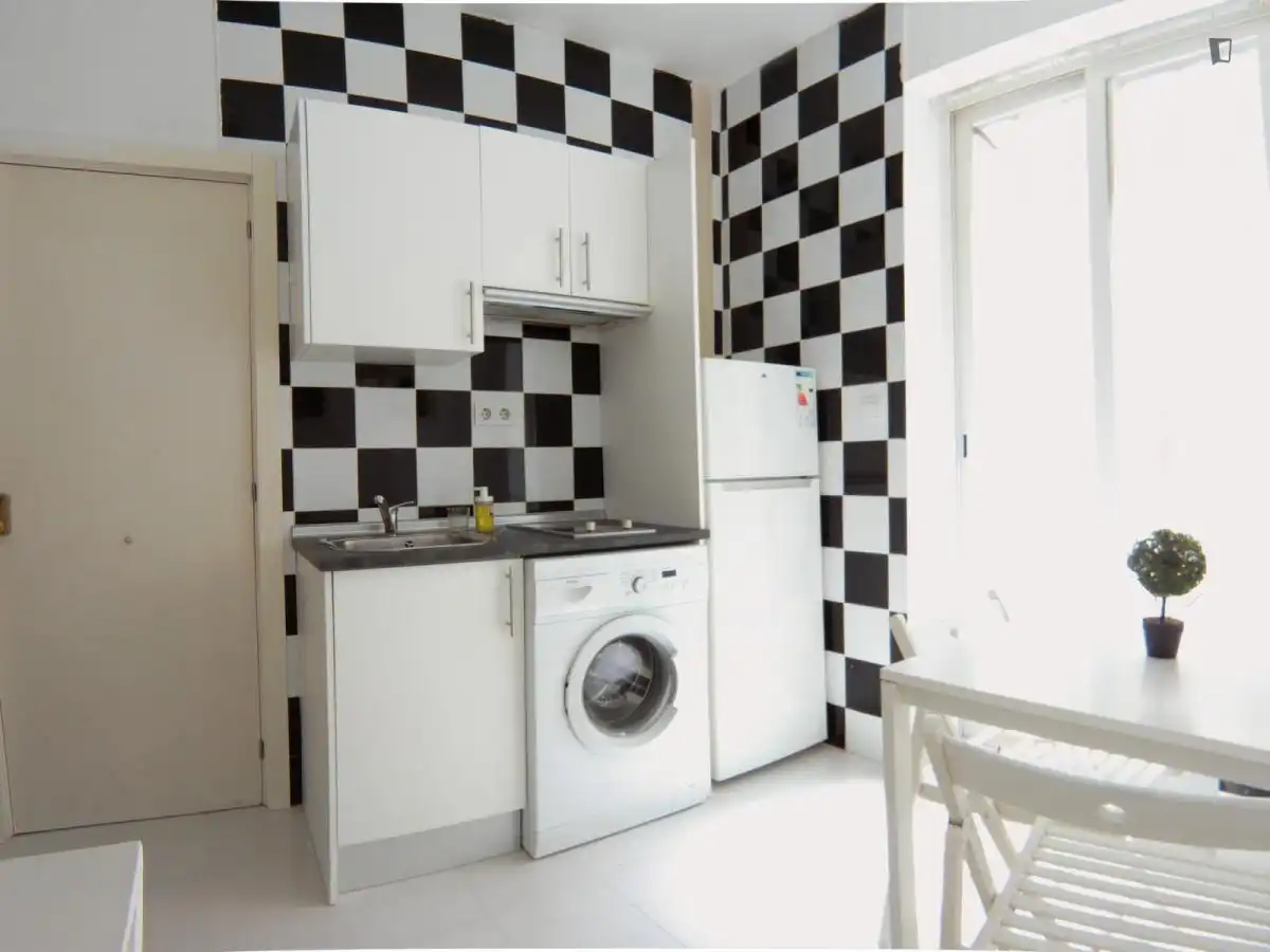 Study for rent in Puerta del Ángel
