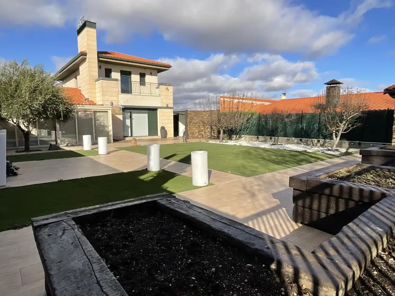 Terrassa de Casa adosada en venda en Cirueña amb Calefacció, Jardí privat i Parquet