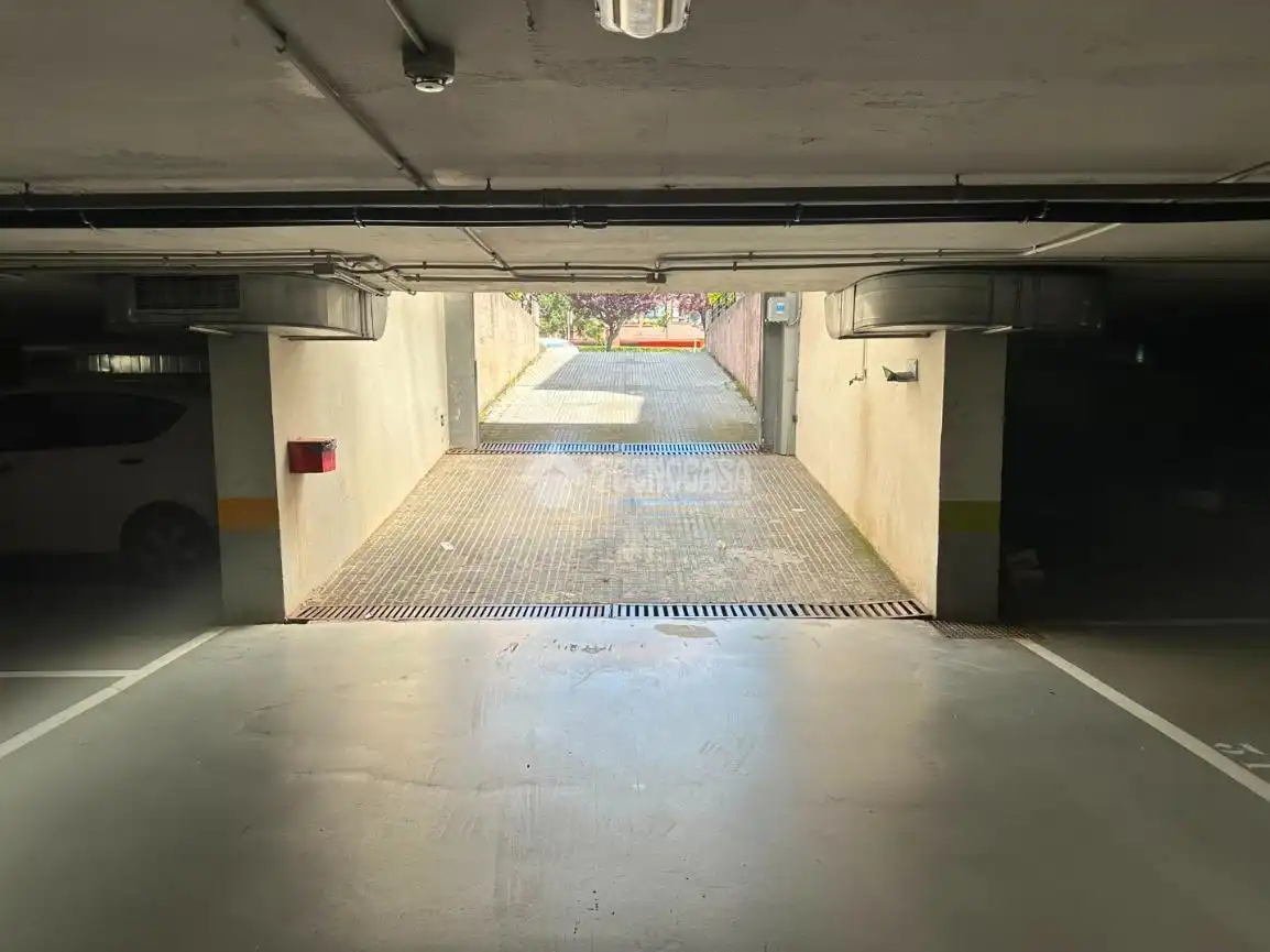 Parkplatz von Garage zum Verkauf in Santander