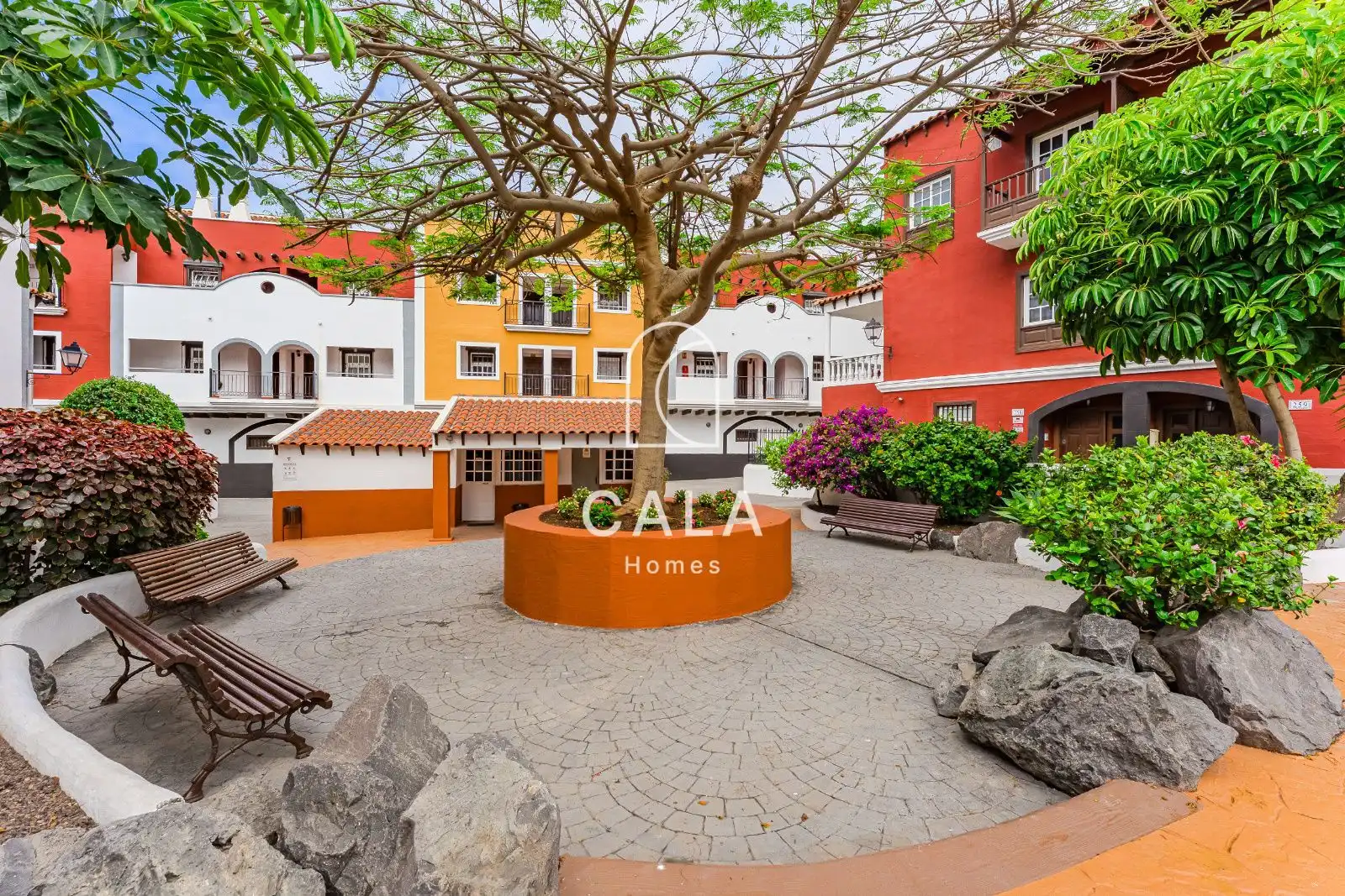 Außenansicht von Einfamilien-Reihenhaus zum Verkauf in Adeje mit Terrasse, Schwimmbad und Möbliert