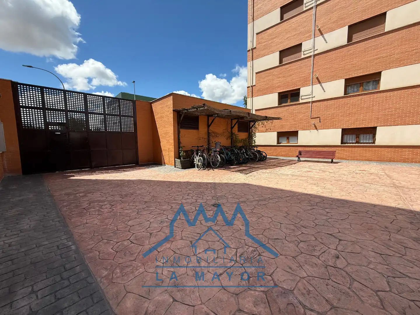 Parking de Piso en venta en Ciudad Real con Parquet y Piscina comunitaria