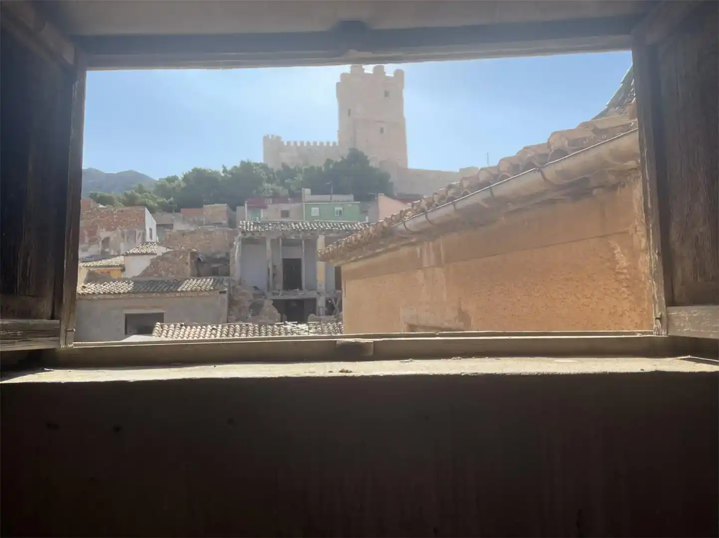 Vista exterior de Casa adosada en venda en Villena amb Balcó
