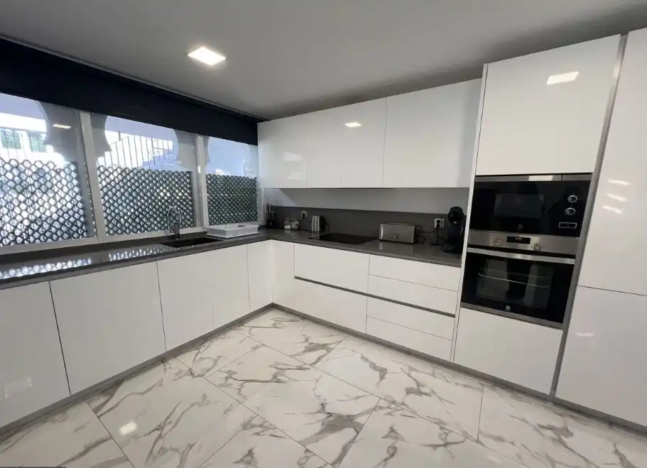 Cocina de Apartamento en venta en Estepona con Aire acondicionado, Calefacción y Terraza