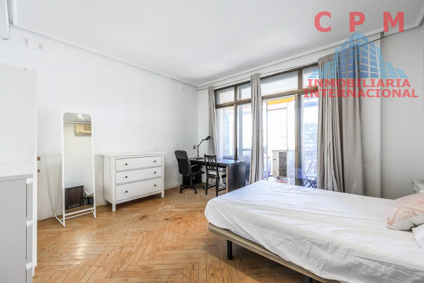 Schlafzimmer von Wohnung zur Miete in Madrid mit Klimaanlage, Heizung und Parkett