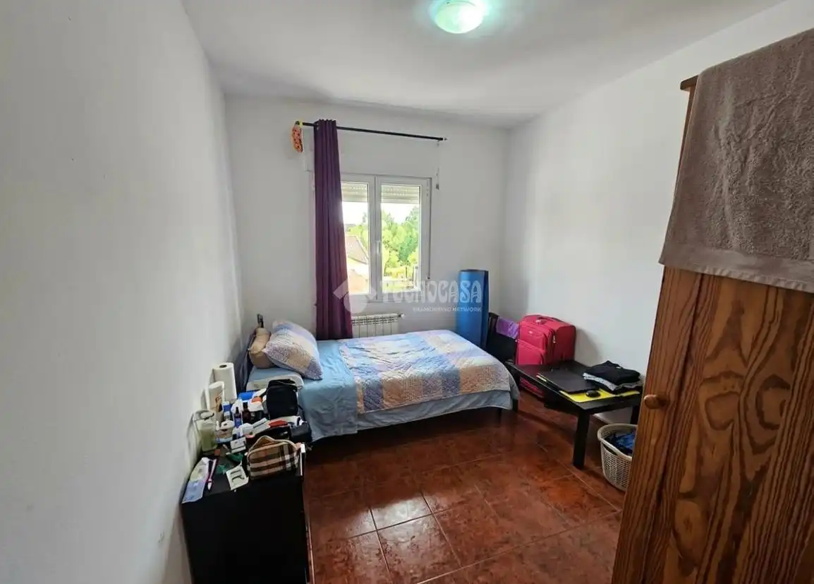 Schlafzimmer von Einfamilien-Reihenhaus zum Verkauf in Calera y Chozas mit Klimaanlage und Heizung