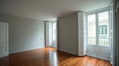 Photo 2 of Flat for rent in Calle de Fernanflor, Cortes - Huertas, Madrid Capital