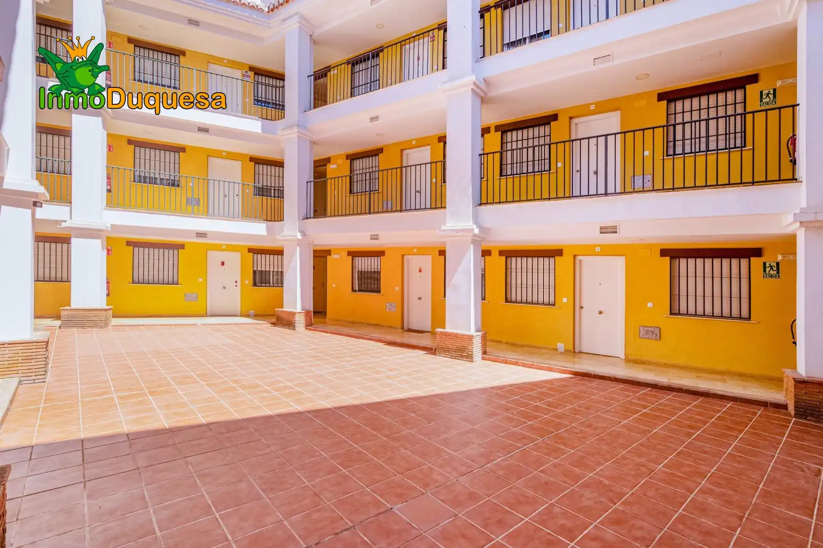 Vista exterior de Piso en venta en La Zubia con Aire acondicionado, Calefacción y Terraza