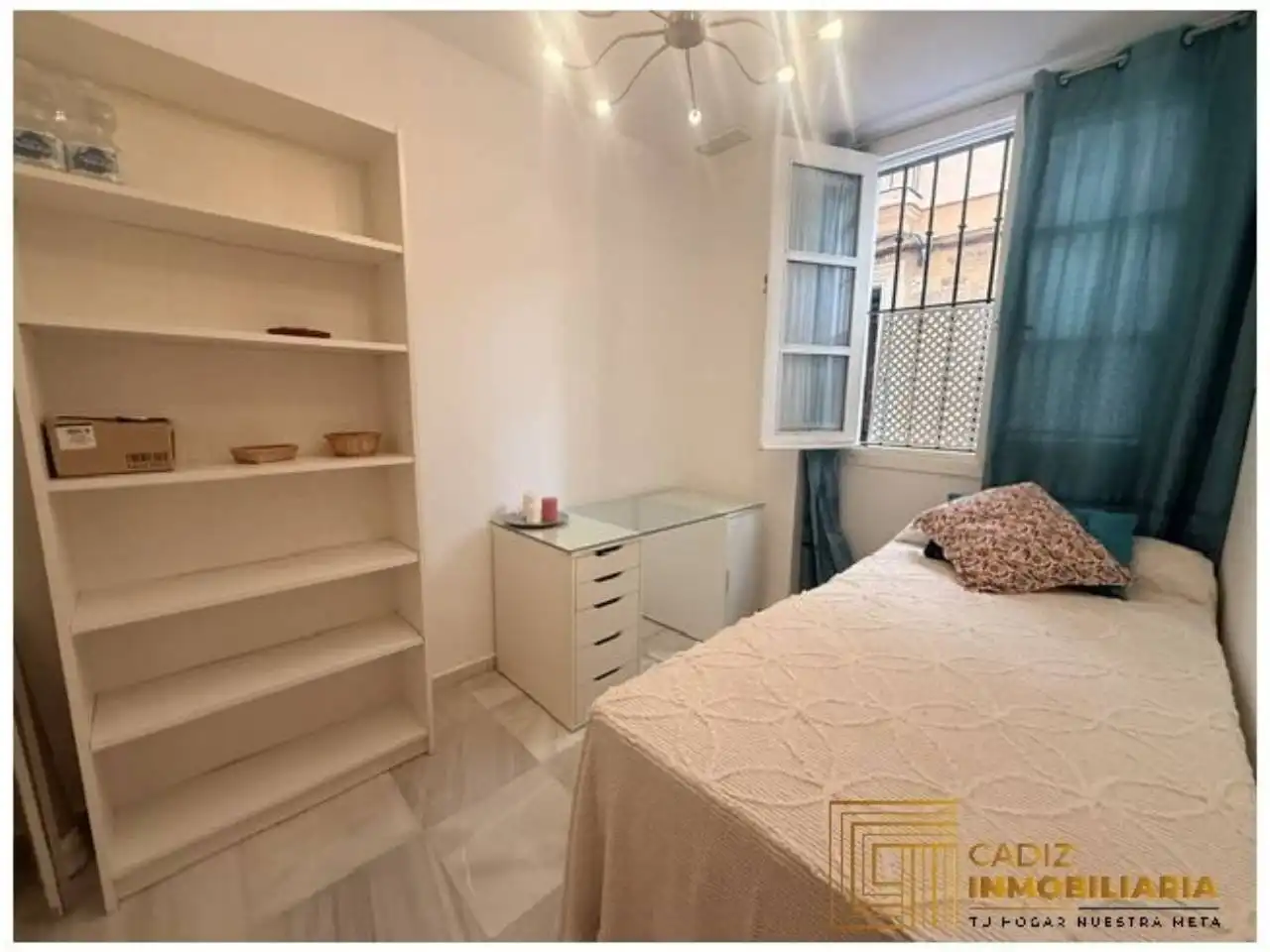 Schlafzimmer von Wohnung zum Verkauf in Cádiz mit Klimaanlage