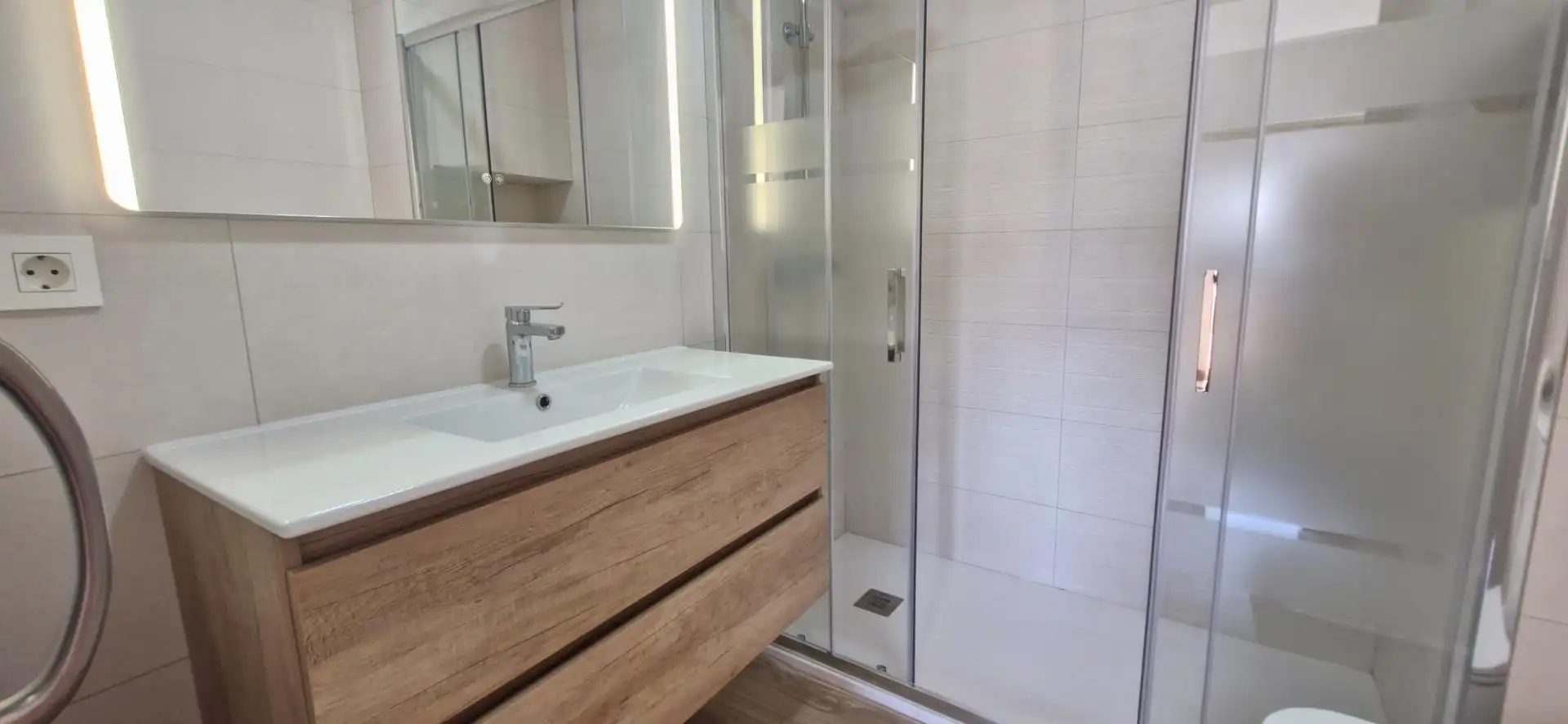 Bathroom of Flat for rent in Elche / Elx  with Air Conditioner, Terrace and Balcony