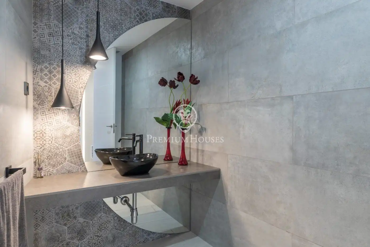 Bathroom of Houses for sale in Vilanova i la Geltrú  with Air Conditioner, Heating and Private garden