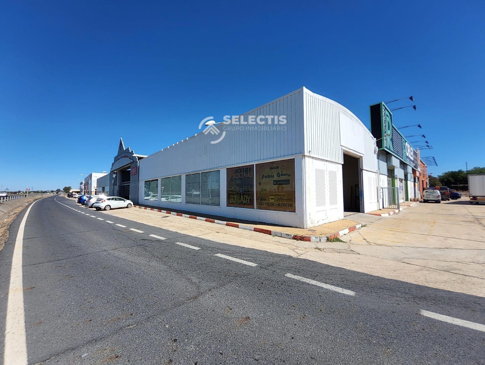 Vista exterior de Nau industrial en venda en  Huelva Capital