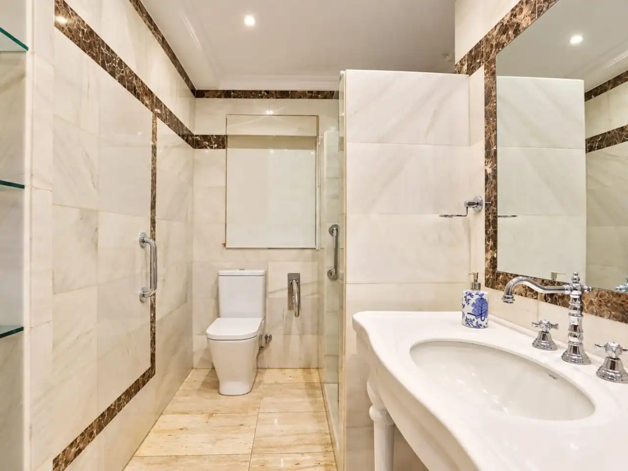 Bathroom of Flat for sale in Marbella Centro
