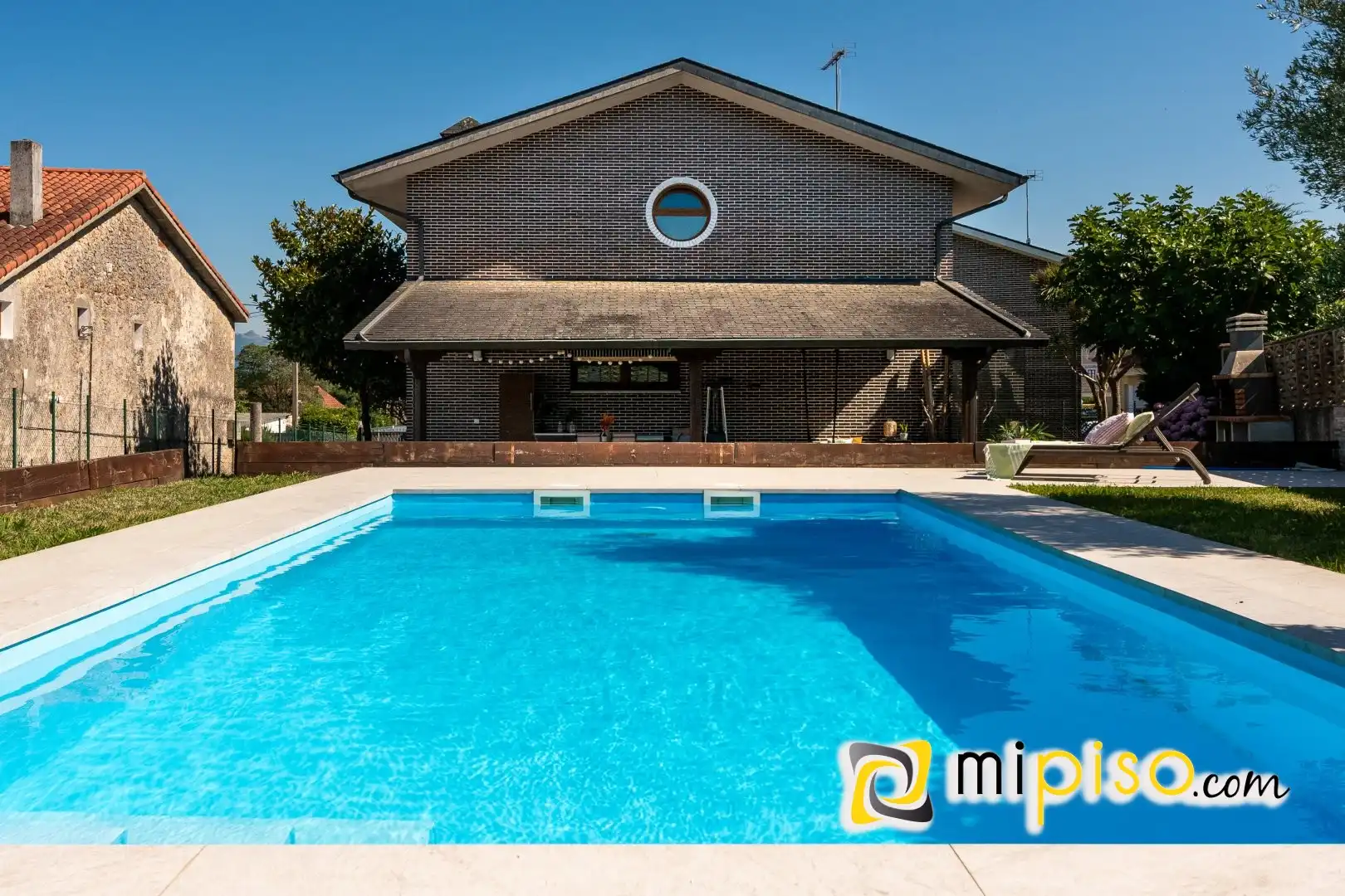 Piscina de Casa o xalet en venda en Bárcena de Cicero amb Calefacció, Jardí privat i Piscina