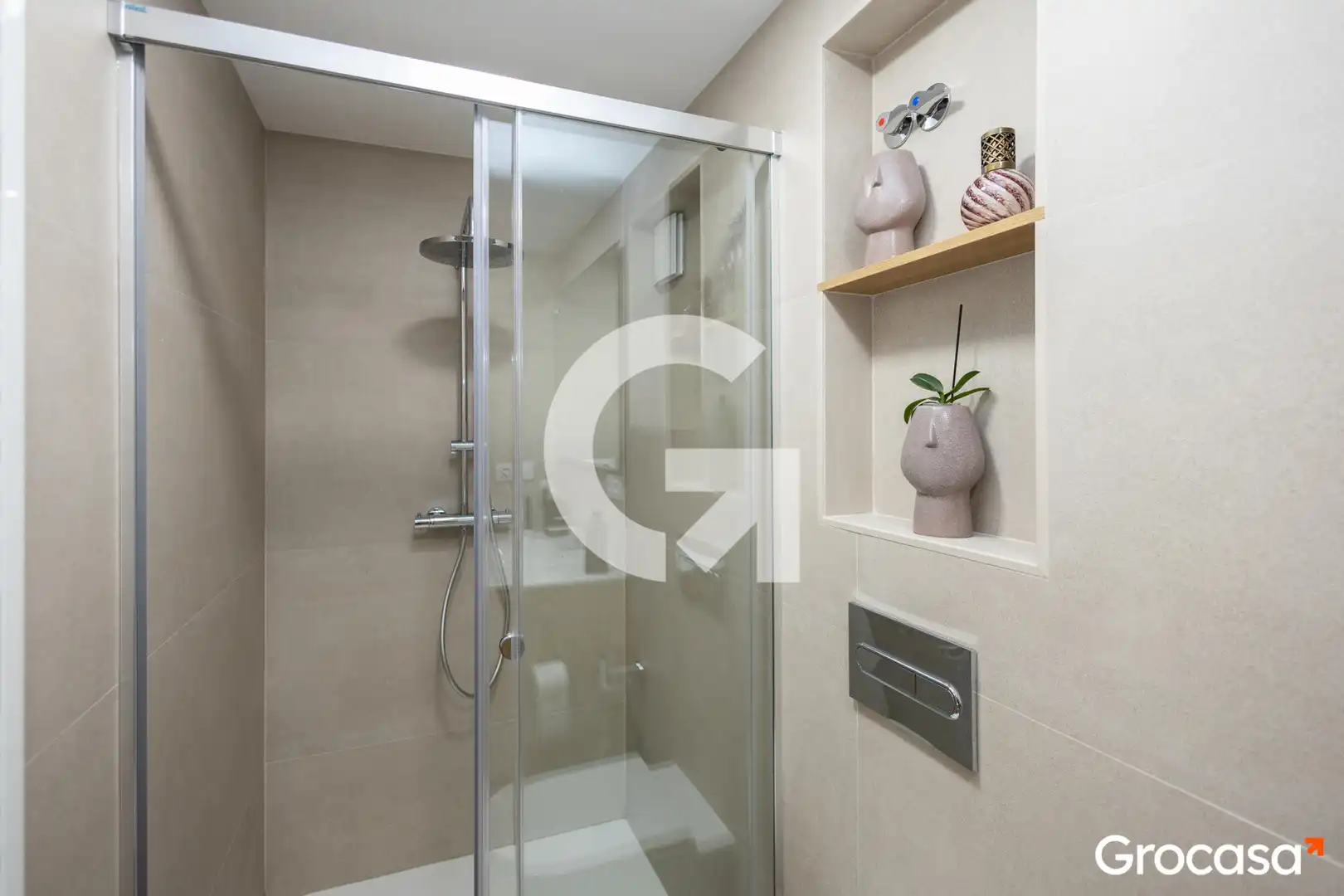 Bathroom of Flat for sale in Barcelona  with Air Conditioner, Heating and Furnished