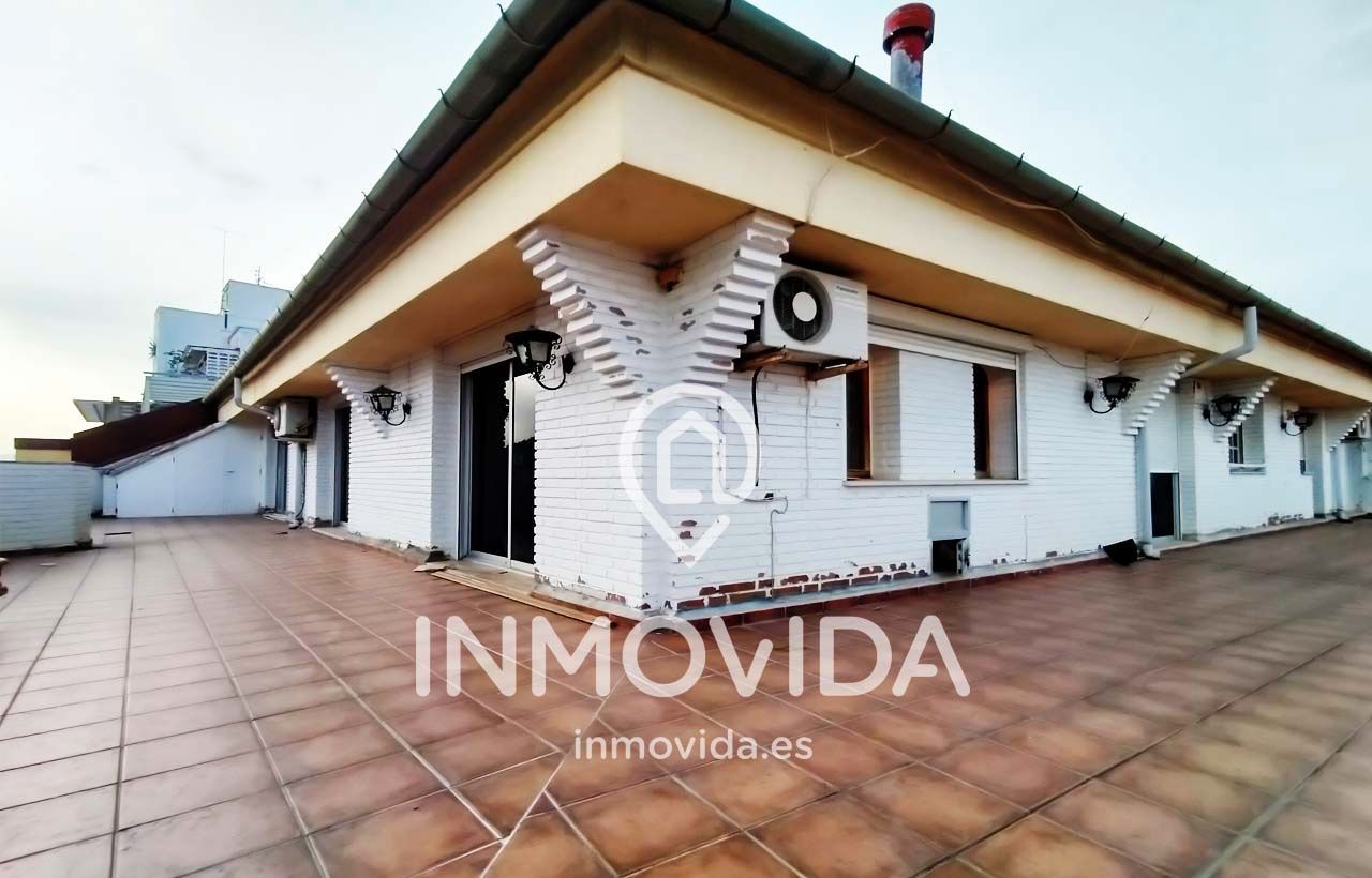 Vista exterior de Àtic en venda en Xàtiva amb Aire condicionat, Terrassa i Balcó