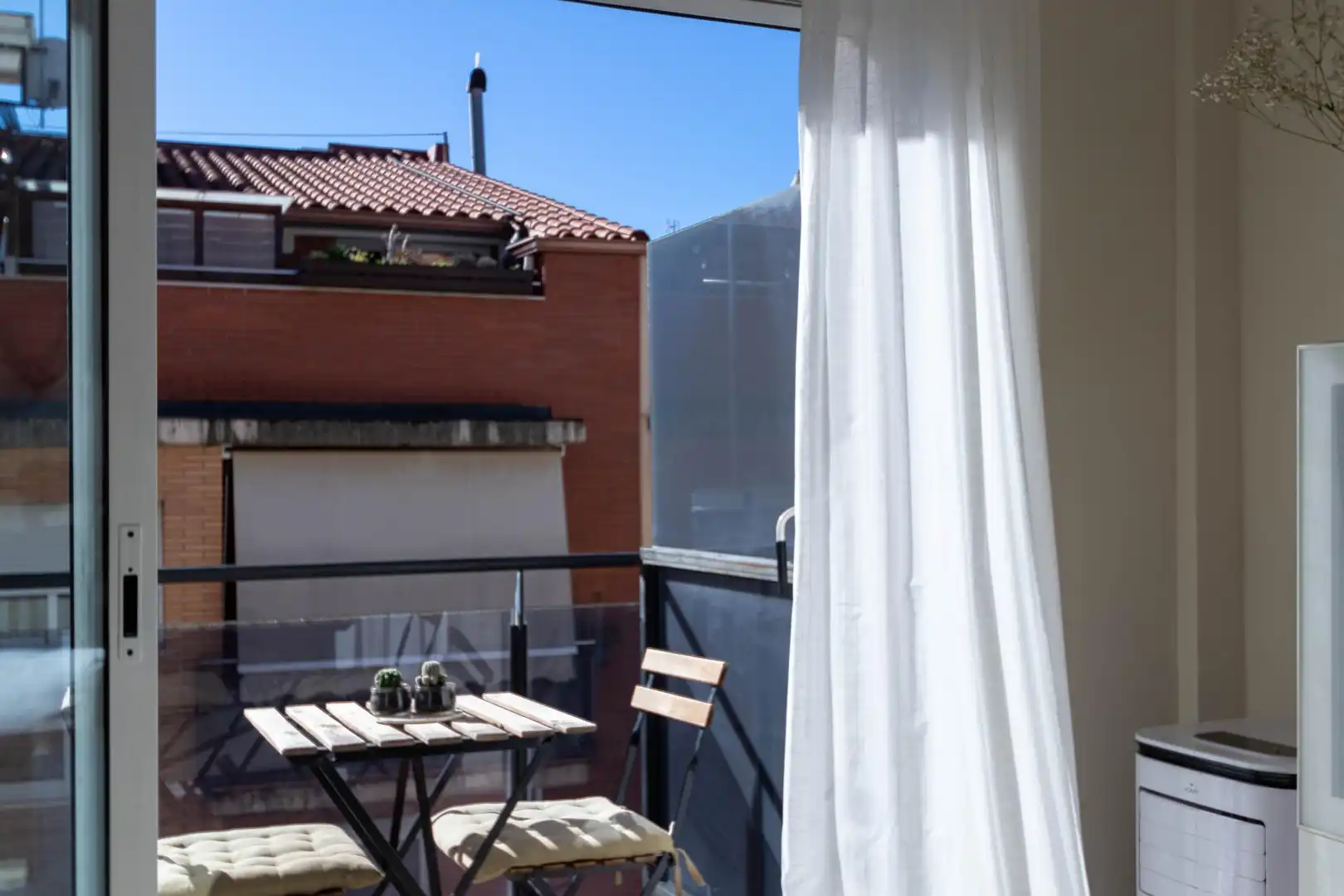 Carrer de Sant Jordi, Plaça Catalunya - Escola Industrial 