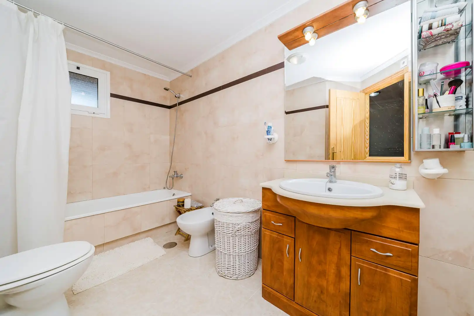 Attic for rent in La Florida