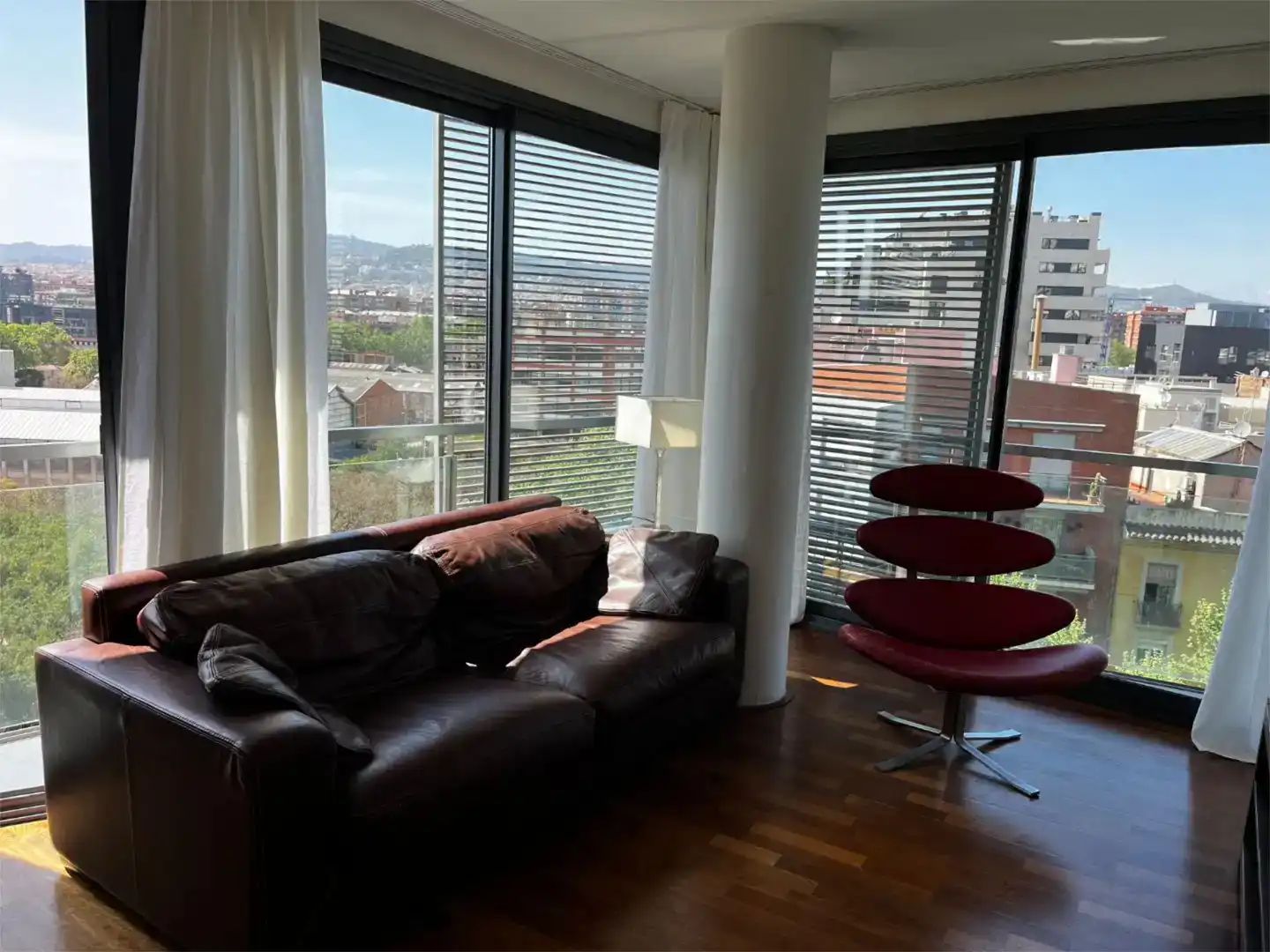 Sala d'estar de Pis en venda en  Barcelona Capital amb Aire condicionat i Balcó