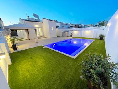 Swimming pool of House or chalet for sale in Torrevieja  with Air Conditioner, Heating and Terrace