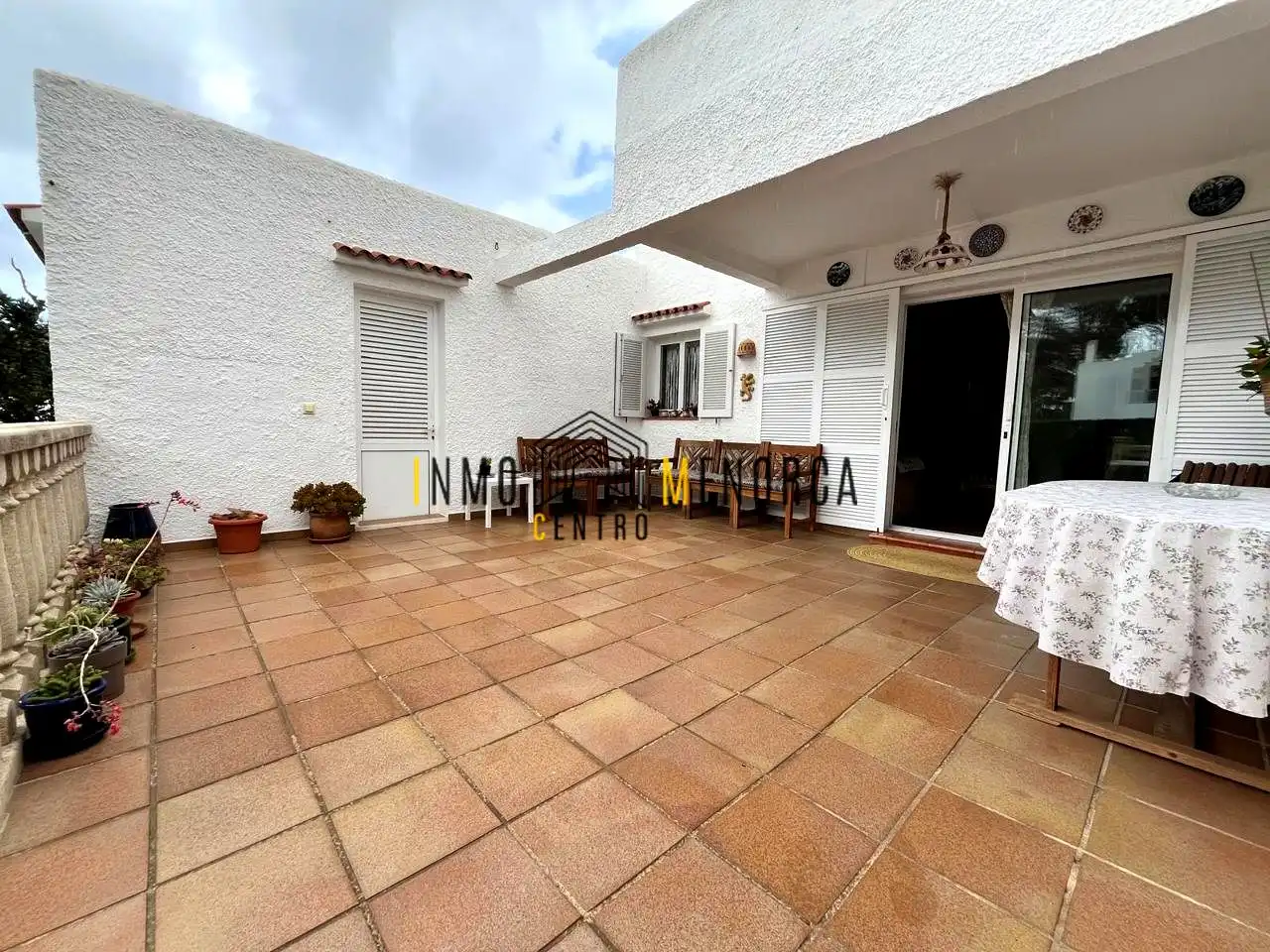 Vista exterior de Casa adosada en venda en Ciutadella de Menorca amb Jardí privat i Terrassa