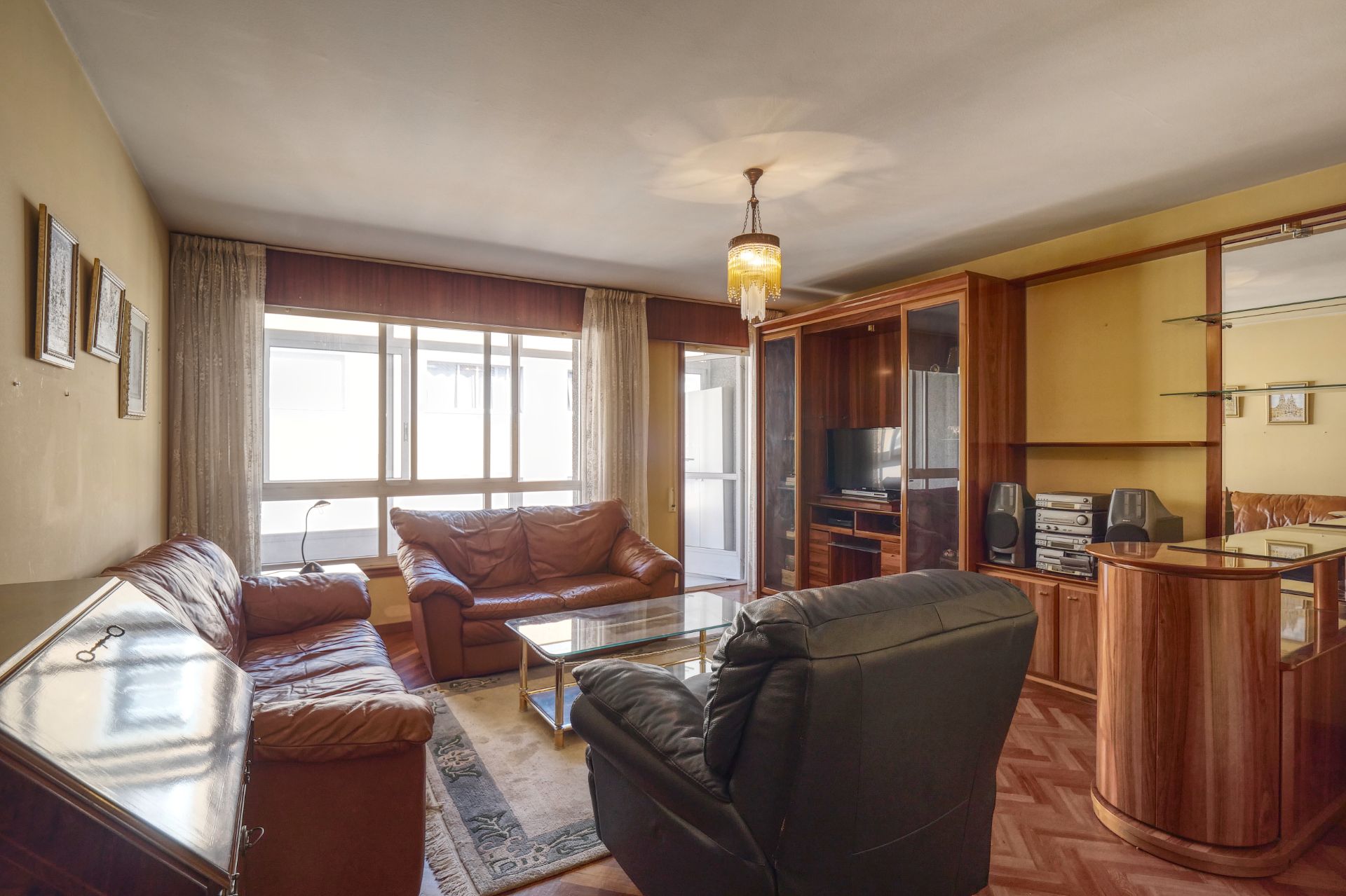 Sala d'estar de Pis en venda en Cambre  amb Parquet, Traster i Moblat