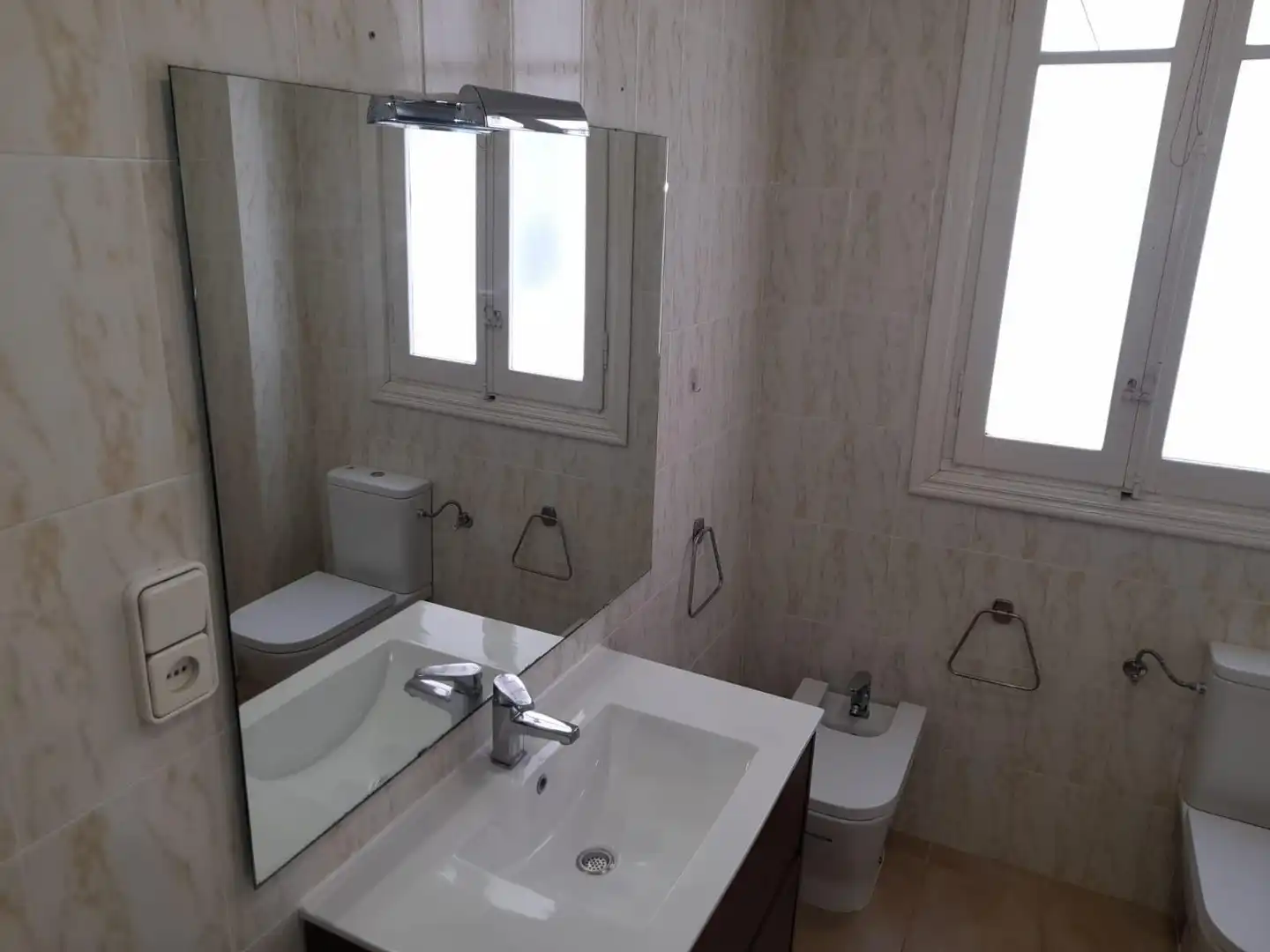 Badezimmer von Wohnung zur Miete in Valencia mit Klimaanlage, Möbliert und Balkon