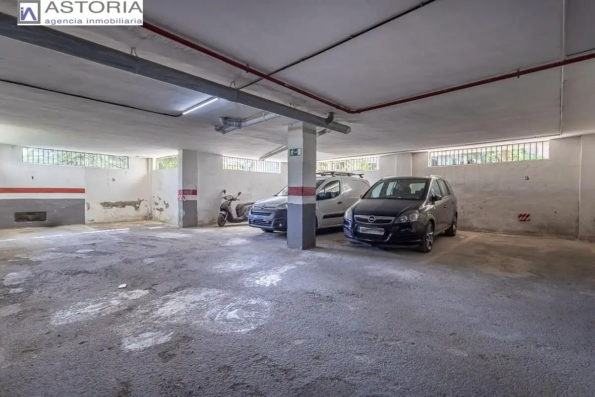 Parking of Flat for sale in Granada  with Heating