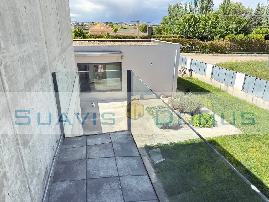 Terrassa de Casa o xalet en venda en Roales amb Calefacció, Terrassa i Piscina
