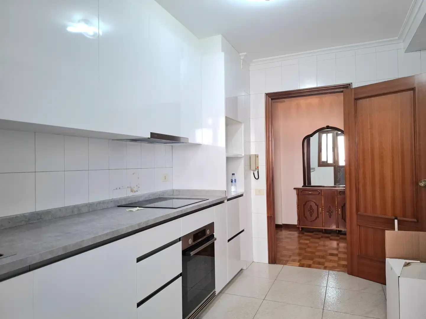 Cocina de Piso en venta en Vigo  con Calefacción y Trastero