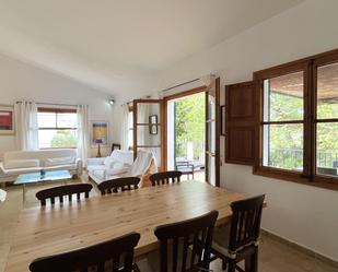 Menjador de Apartament de lloguer en Pollença amb Aire condicionat i Moblat