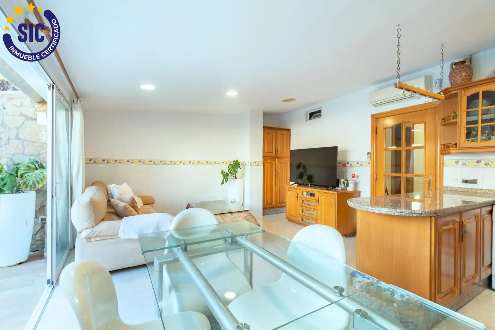 Sala de estar de Edificio en venta en Castellón de la Plana / Castelló de la Plana