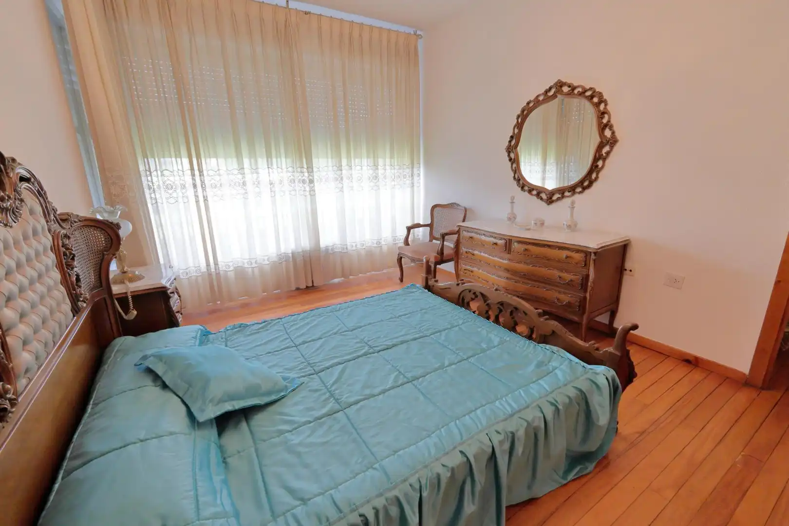 Habitación de Casa adosada en venta en O Barco de Valdeorras   con Calefacción, Piscina y Balcón