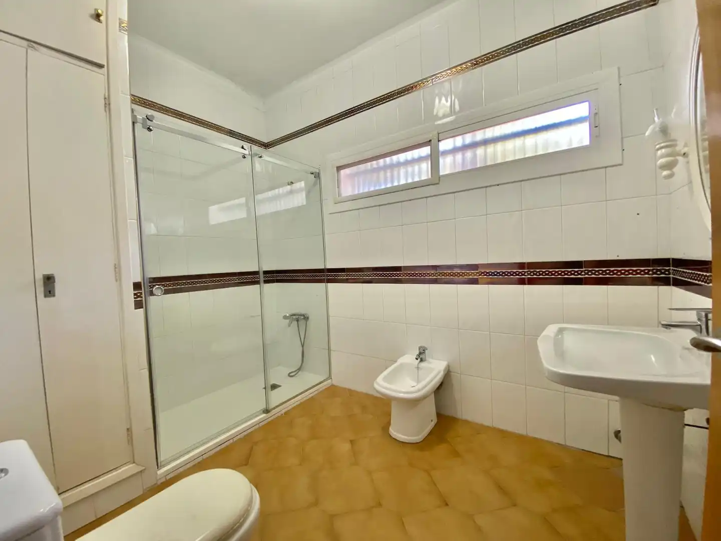 Bany de Casa o xalet en venda en Alcalá de Guadaira amb Calefacció, Jardí privat i Terrassa