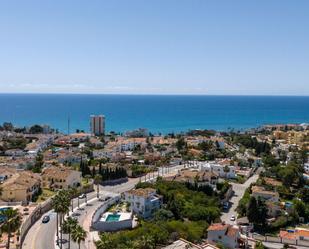 Vista exterior de Casa o xalet de lloguer en Mijas amb Aire condicionat, Terrassa i Piscina