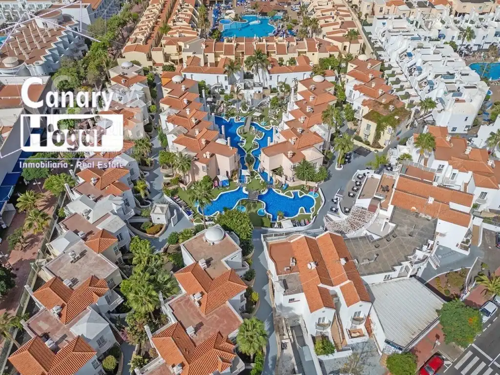 Außenansicht von Wohnungen zum Verkauf in Adeje mit Privatgarten und Gemeinschaftspool