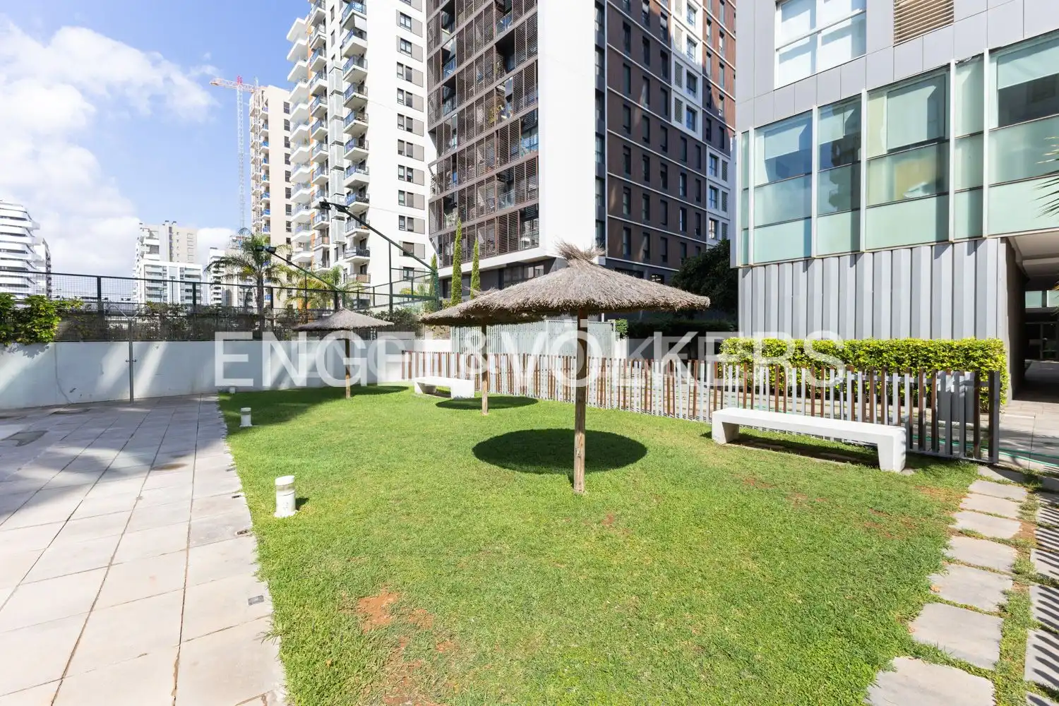 Vista exterior de Dúplex en venda en Valencia amb Aire condicionat, Calefacció i Jardí privat