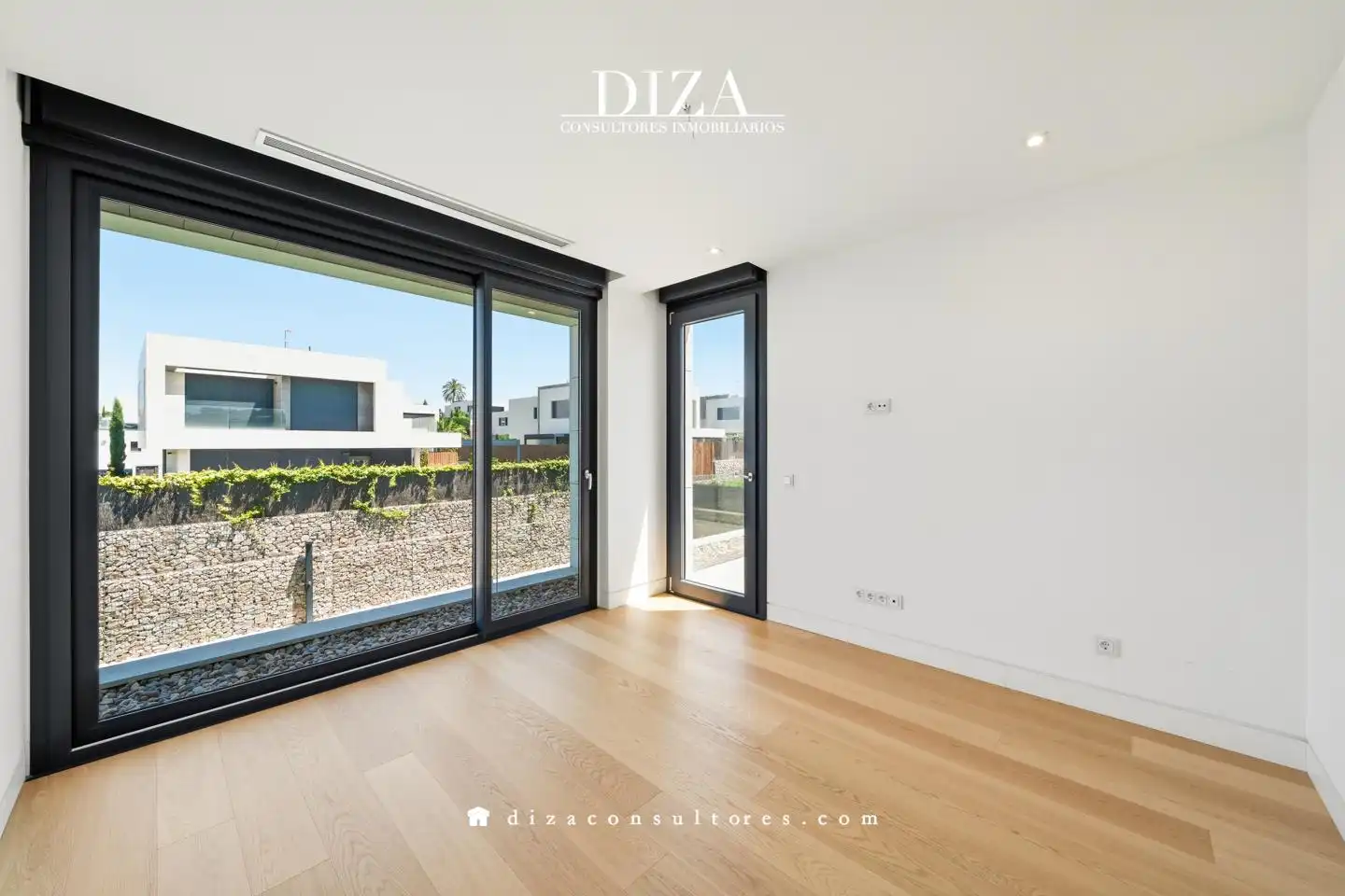 Vista exterior de Casa o xalet de lloguer en Majadahonda amb Aire condicionat, Calefacció i Jardí privat
