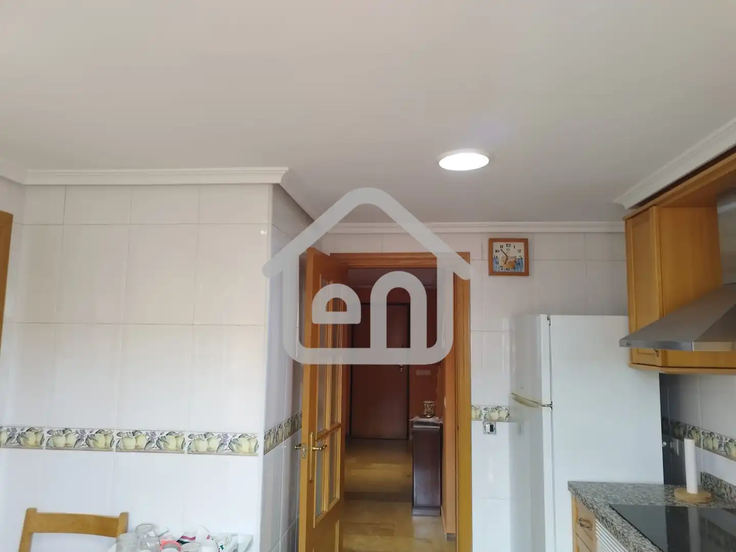 Küche von Einfamilien-Reihenhaus zum Verkauf in Requena mit Klimaanlage und Balkon