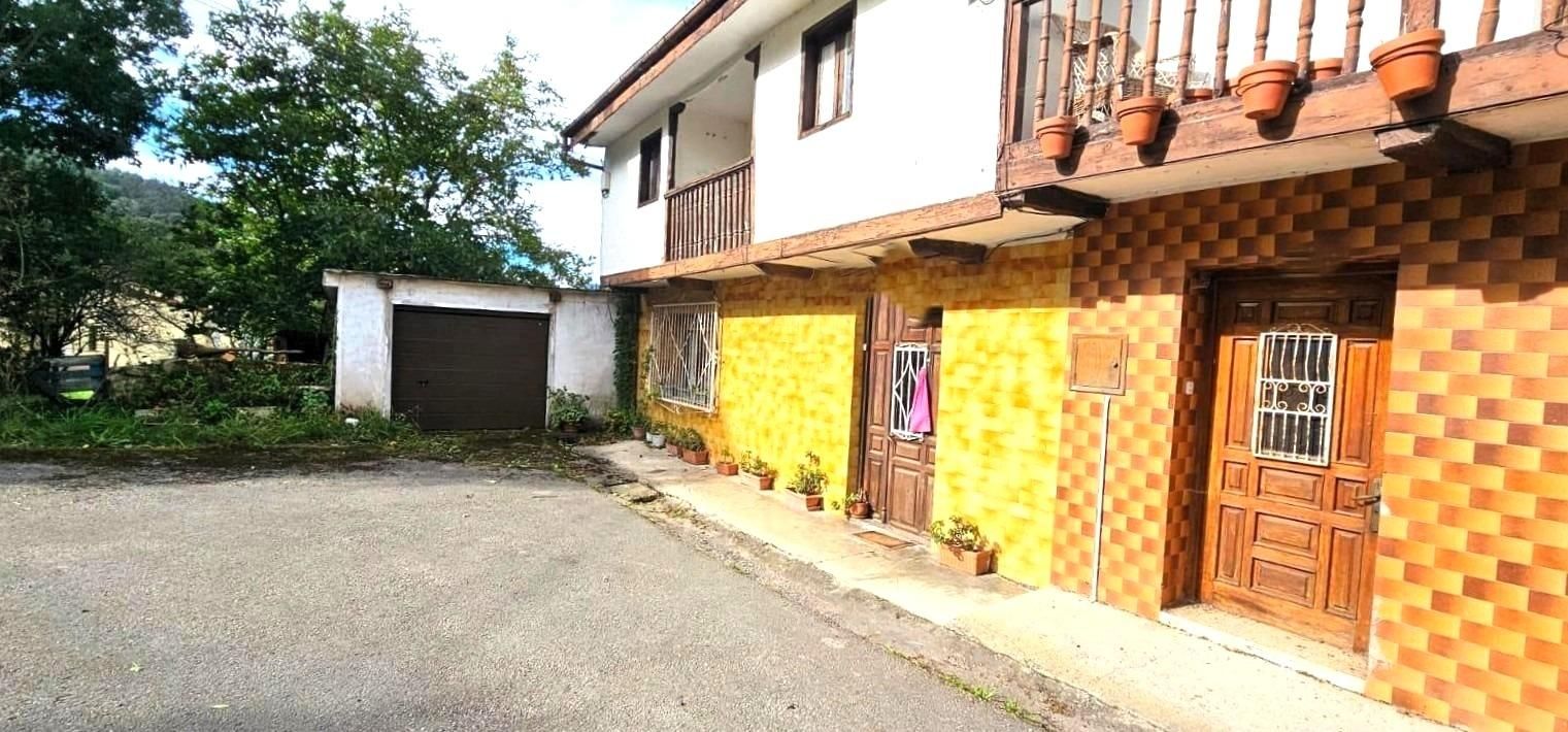 Vista exterior de Casa adosada en venta en Penagos con Calefacción, Terraza y Balcón