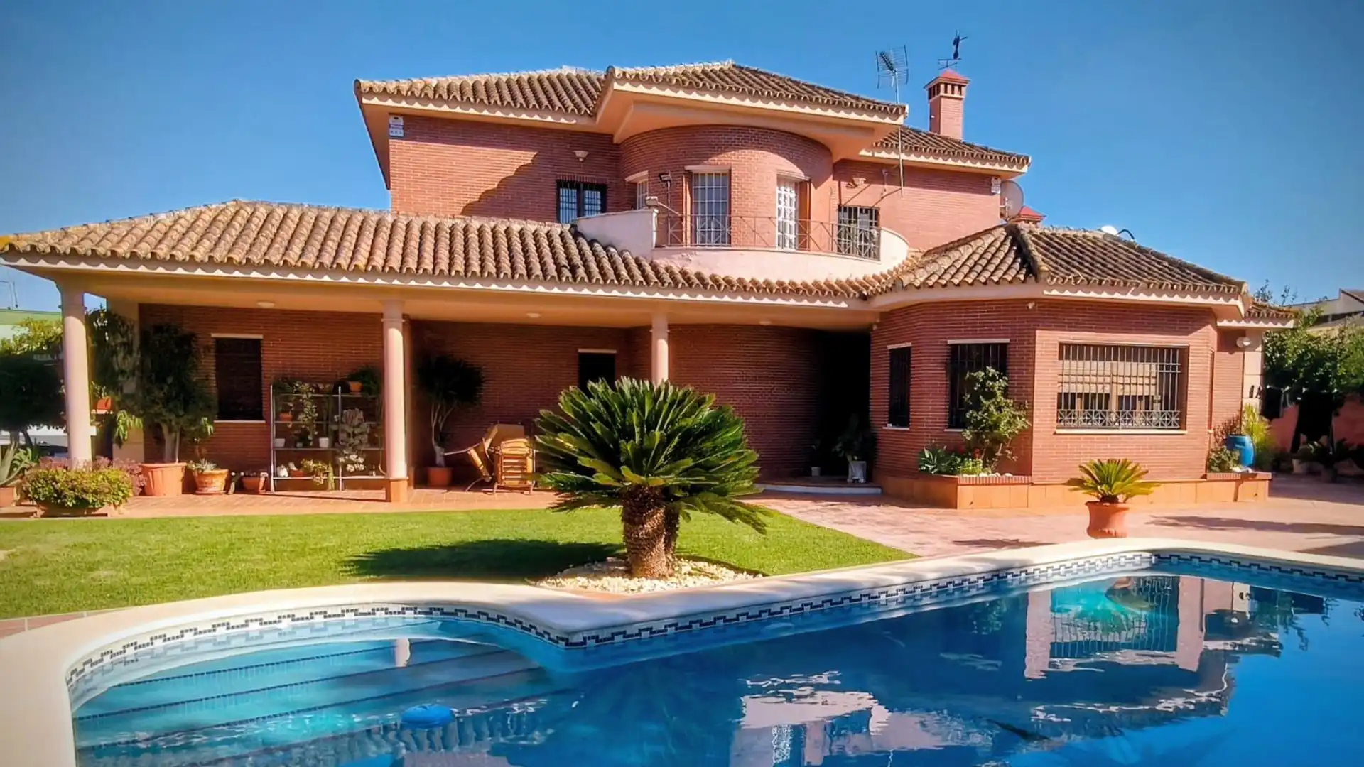 Jardín de Casa o chalet en venta en Dos Hermanas con Aire acondicionado, Jardín privado y Piscina