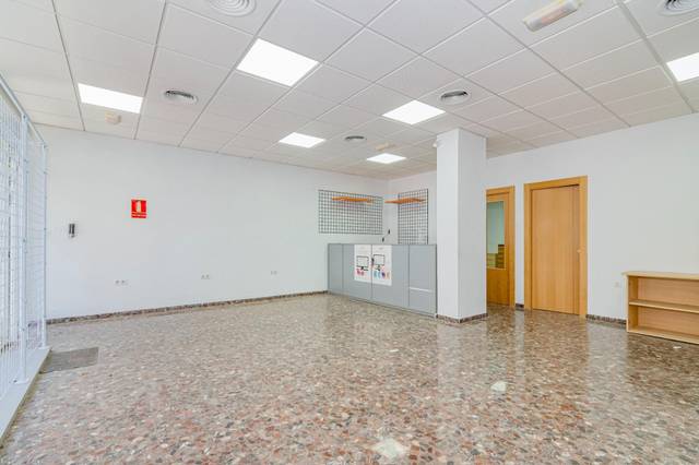 Local comercial en Alquiler en Calle de Francisco de Quevedo, 2 en La Zubia Ciudad