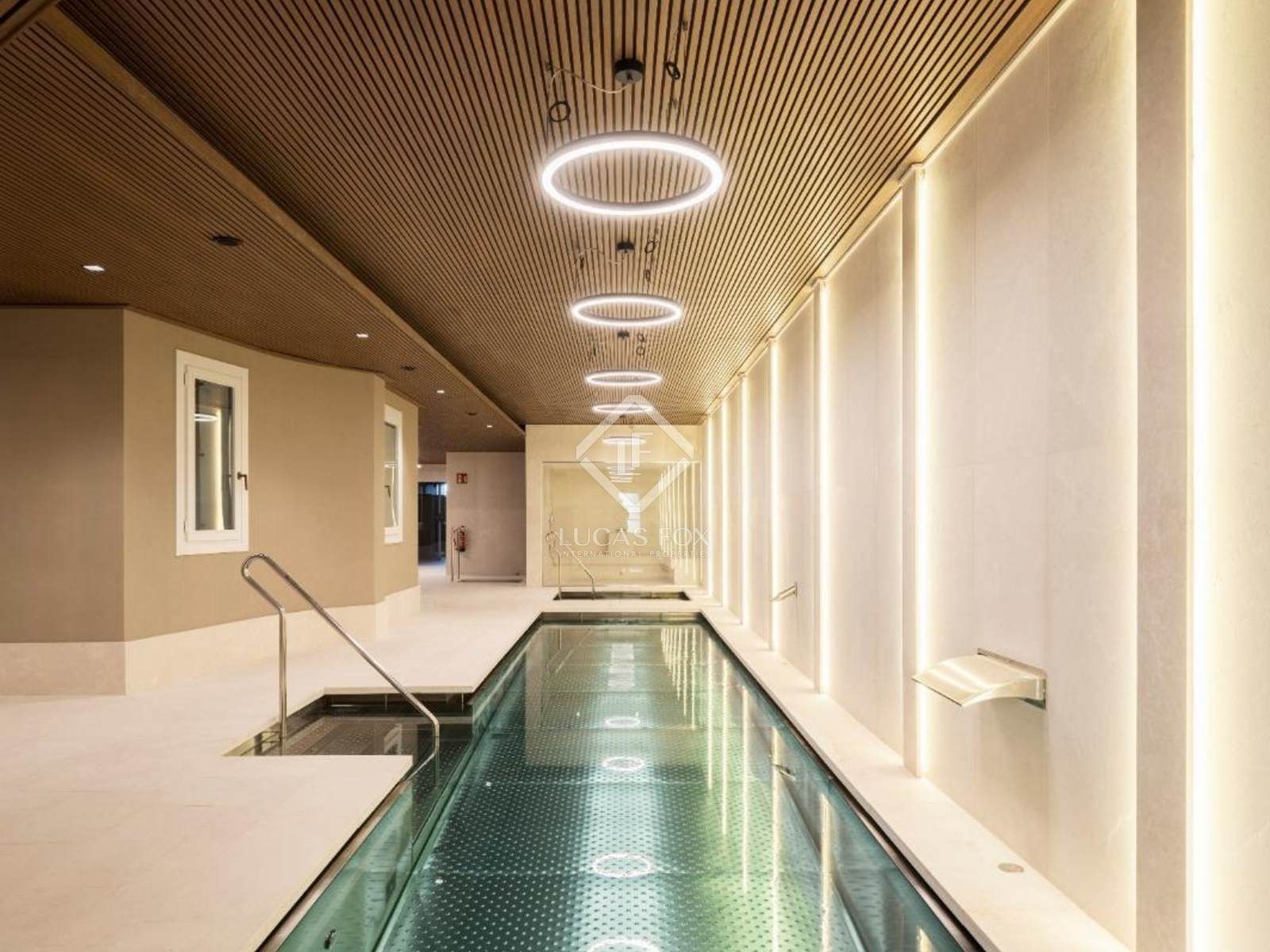 Swimming pool of Attic for sale in  Madrid Capital  with Air Conditioner, Heating and Parquet flooring