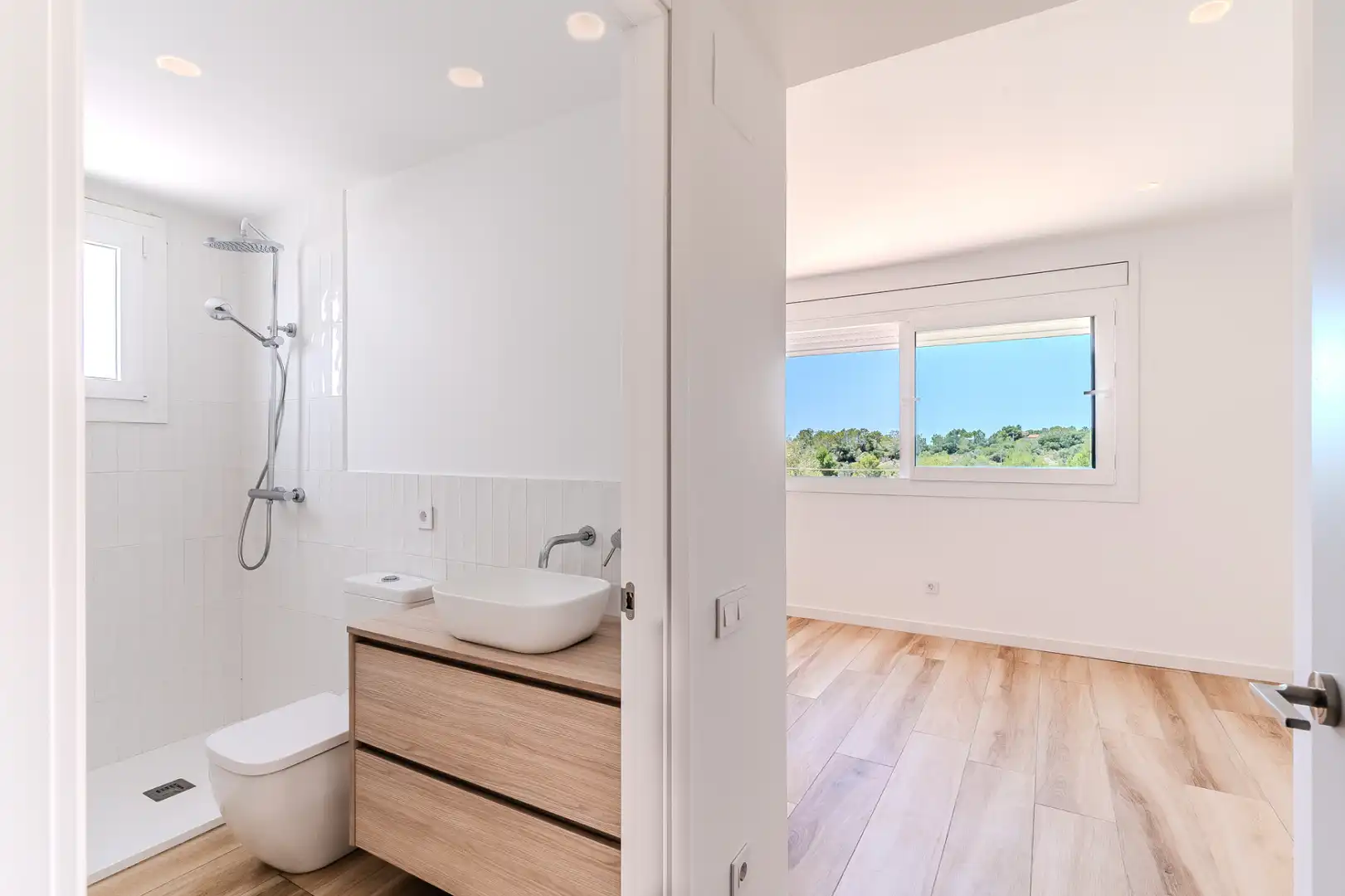 Badezimmer von Haus oder Chalet zum Verkauf in L'Ametlla de Mar  mit Klimaanlage, Heizung und Privatgarten