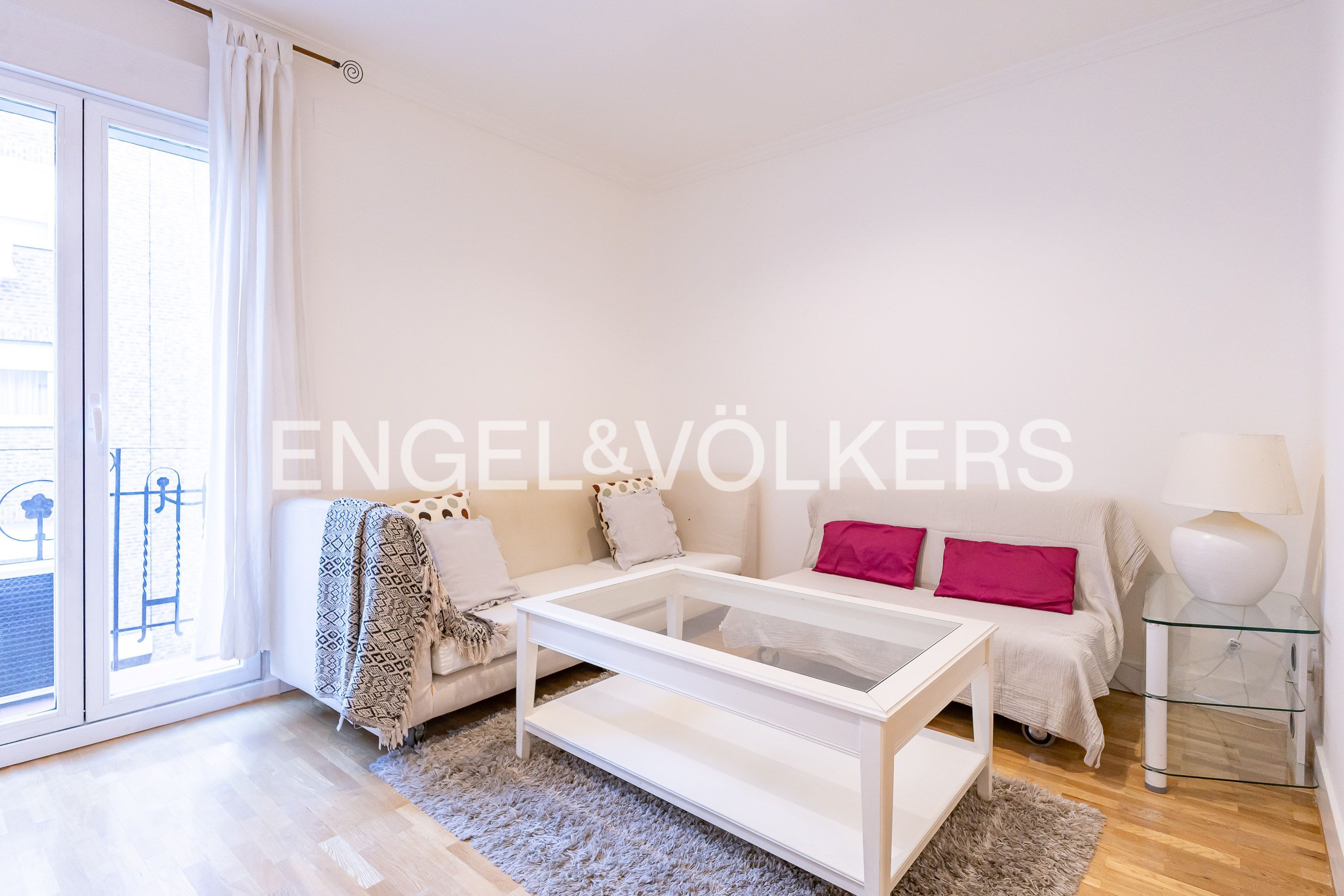 Sala d'estar de Pis en venda en  Madrid Capital amb Aire condicionat, Calefacció i Balcó