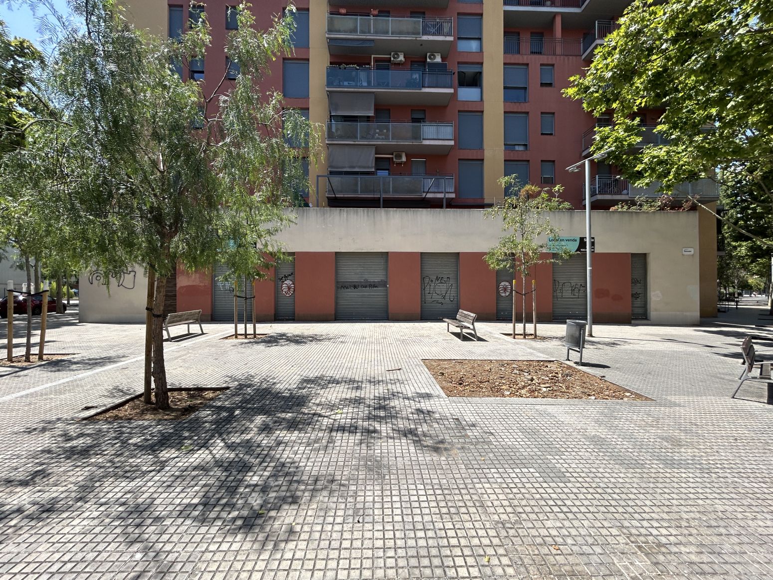 Vista exterior de Local en venda en El Prat de Llobregat