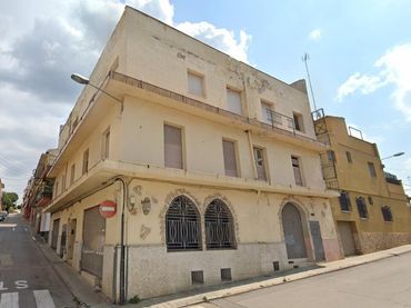 Mixte résidentiel à vendre à Carrer Ramon y Cajal 16