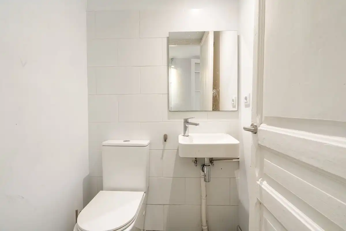 Badezimmer von Dachboden zum Verkauf in Barcelona mit Klimaanlage, Heizung und Terrasse