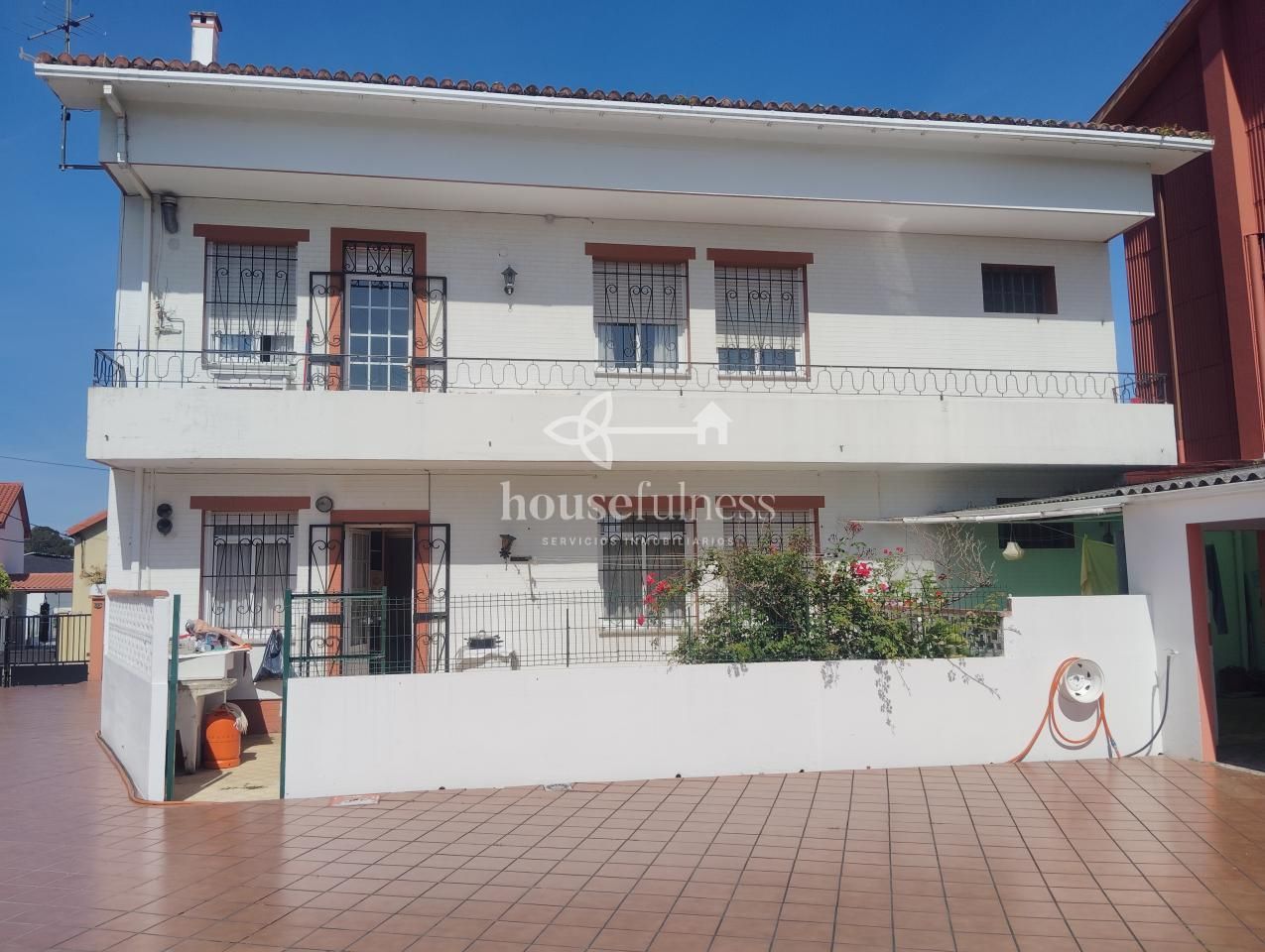 Vista exterior de Casa o xalet en venda en Narón amb Calefacció, Jardí privat i Terrassa