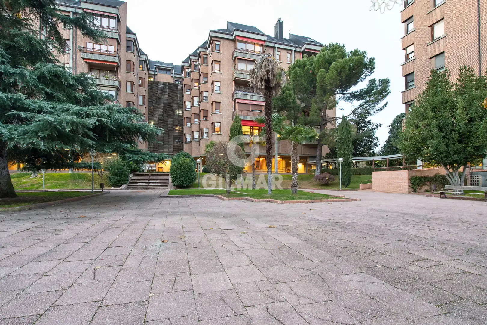 Außenansicht von Wohnung zum Verkauf in Madrid mit Heizung, Privatgarten und Abstellraum